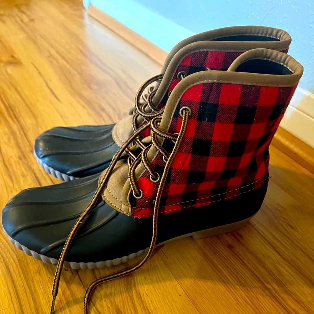Simply southern buffalo plaid duck boots size 9